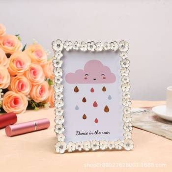 Factory Source metal fashion simple metal photo frame lightweight hardness high family decoration decoration decoration