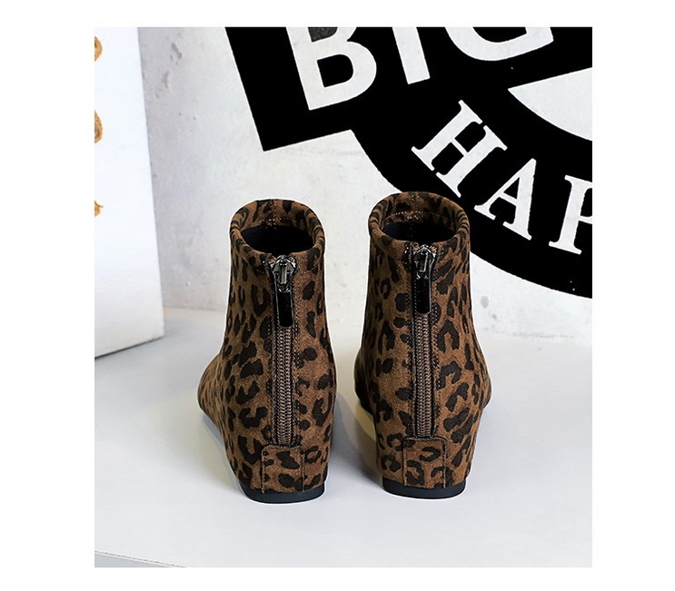 Boot cổ thấp nữ họa tiết da báo gót ẩn tăng chiều cao khóa kéo phía sau — lót đơn in hình báo