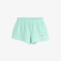 Sneaker blue shorts