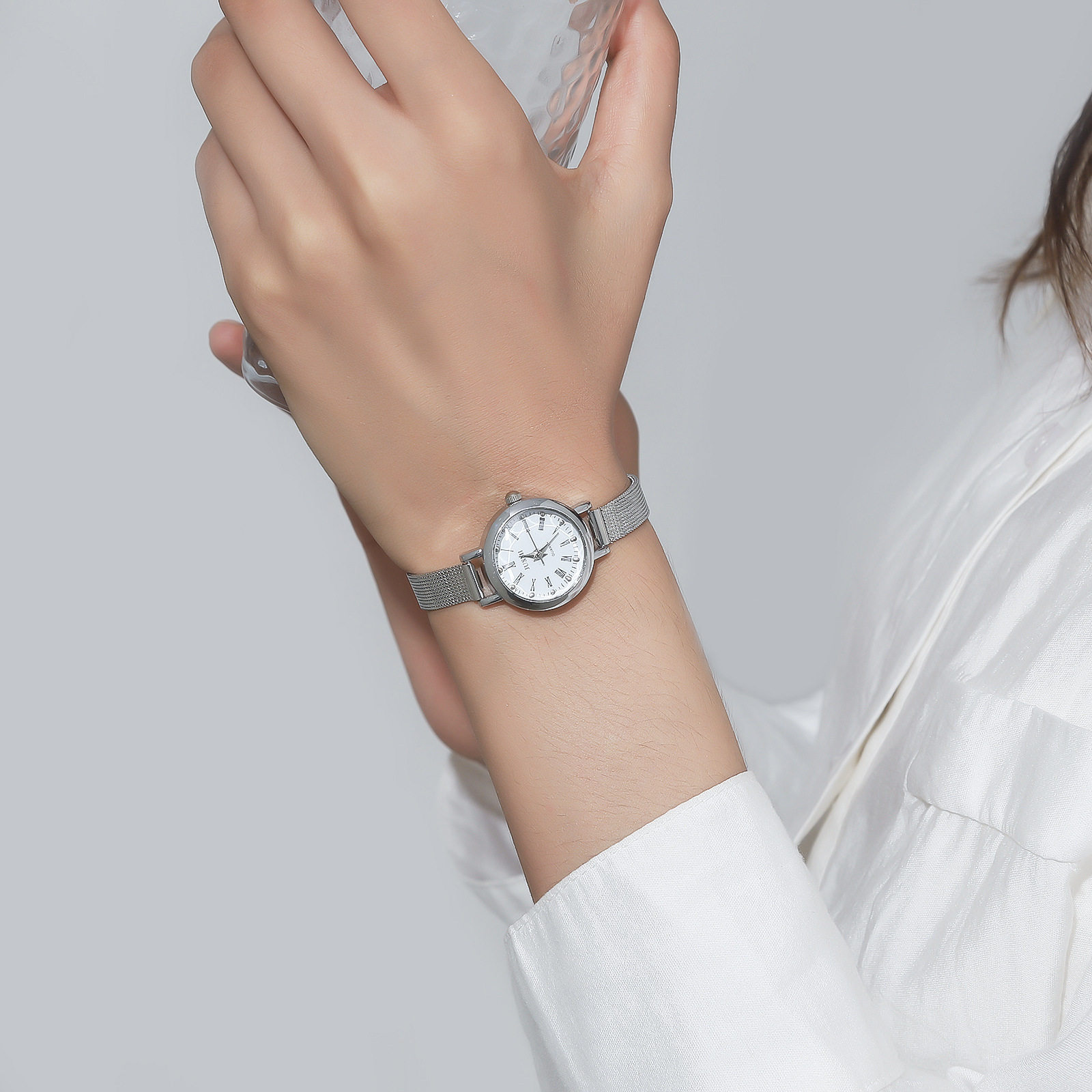 Women's High-class Cold Style Niche Quartz Watch Women's Simple Elegant Retro Square Small Dial