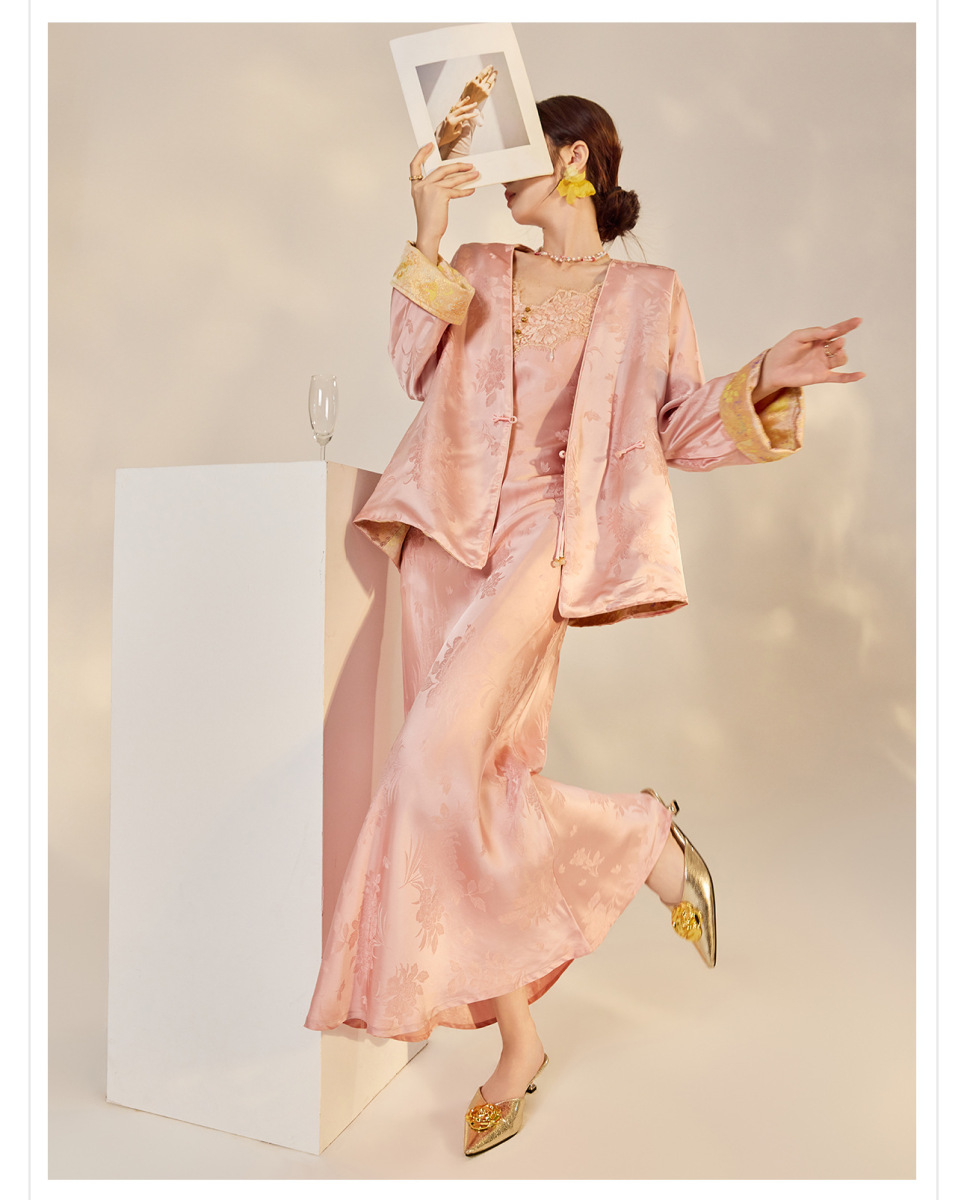 Bộ đôi áo khoác dệt jacquard hai mặt cài khuy kèm váy hai dây ren satin dài — Áo khoác dệt jacquard (giao hàng trong 7 ngày), Váy hai dây (giao hàng trong 7 ngày)