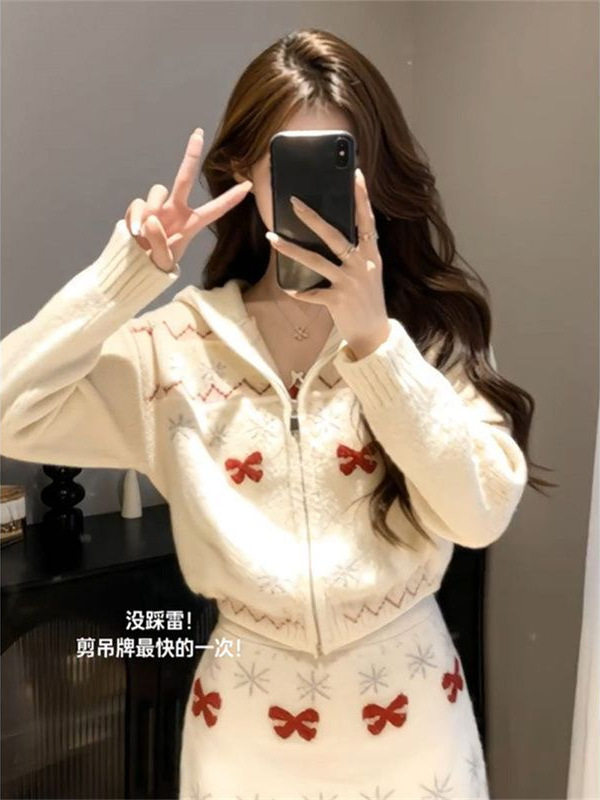 Korean Sweet Bow Hooded Knitwear for Women in Autumn and Winter, Slim and Good-Looking Knitted Knitwear Top and Short Skirt Two-Piece Set