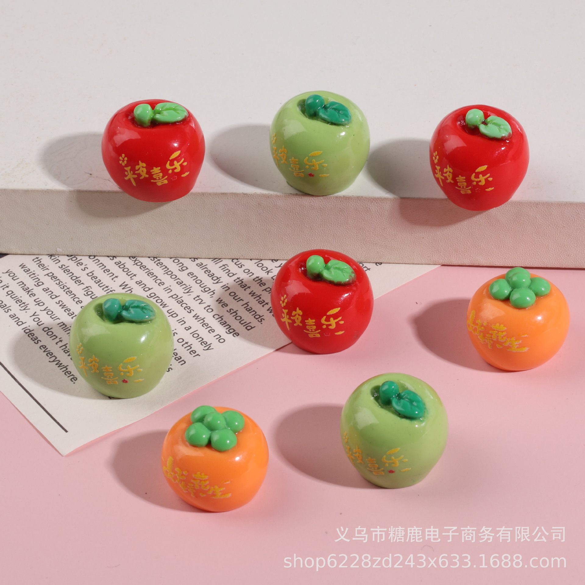 (Premium In-Stock Items) Glossy Three-Dimensional Apple and Persimmon Resin Accessories for Car Decoration, Phone Cases, Keychains, and Hanging Ornaments