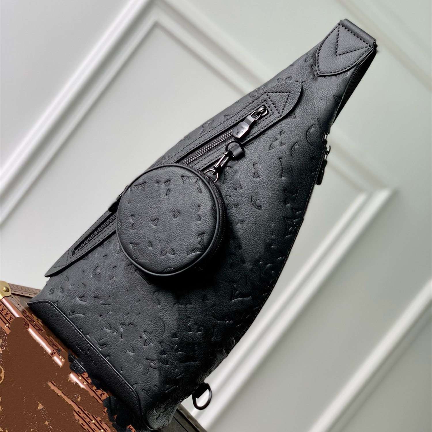 ブラックレザーエンボス加工