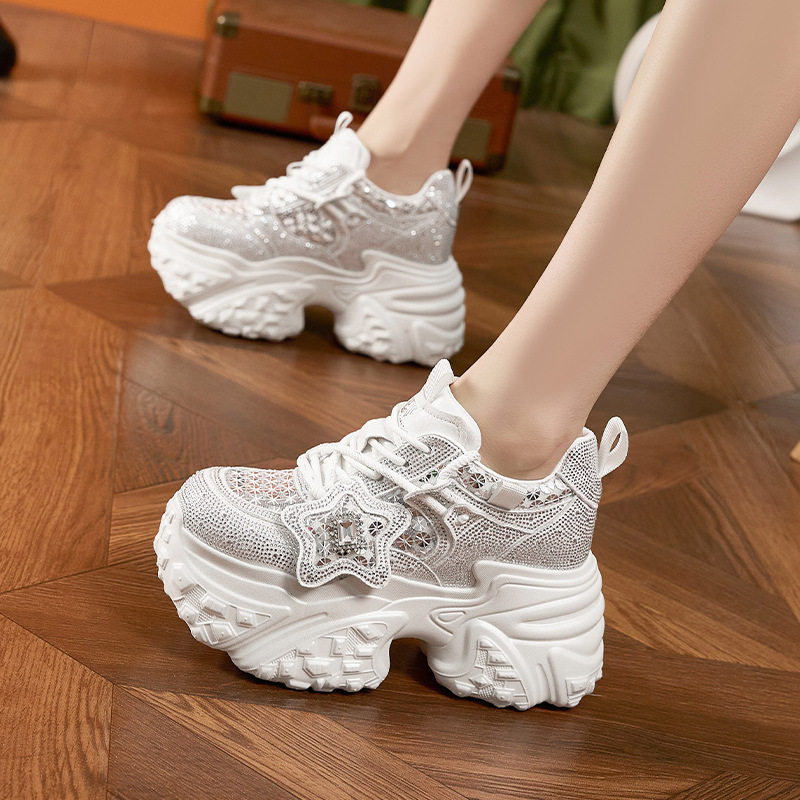 Giày sneaker nữ đế dày tăng chiều cao lưới thoáng khí dây buộc — Trắng, Bạc