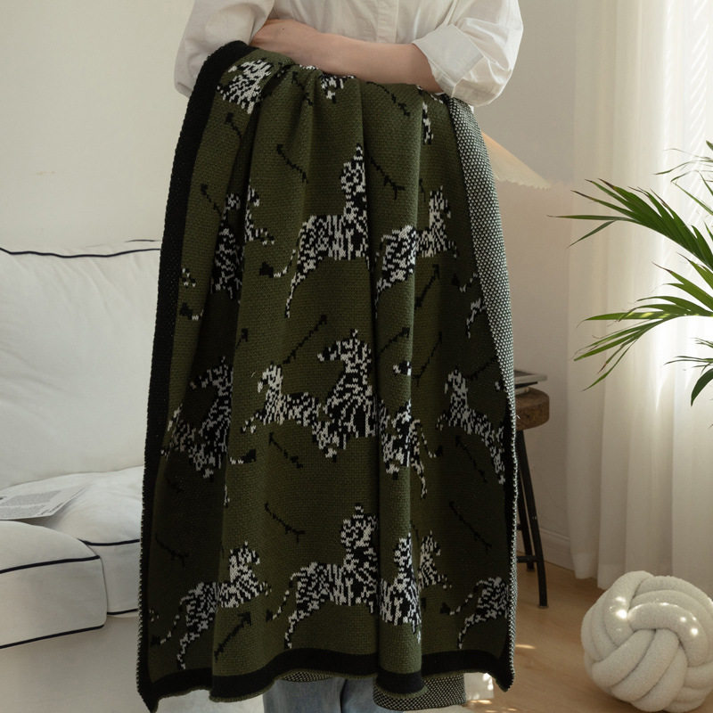 Retro Spring and Autumn Air-Conditioned Nap Blanket Green Zebra Knitted Sofa Decorative Blanket Scandinavian Ins Style Home Blanket