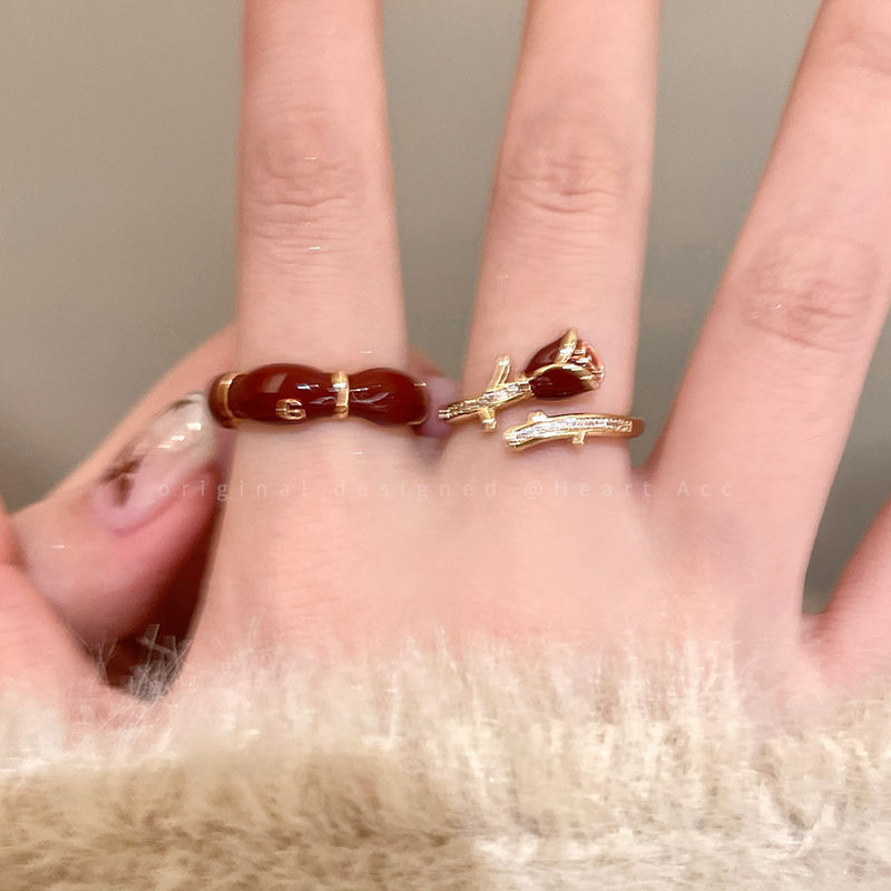 酒红玫瑰锆石戒指女生2024新款网红显白食指戒气质叠戴可调节指环