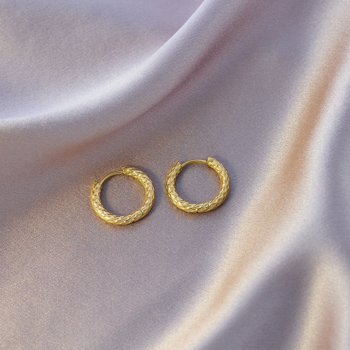 基本的な槌目イヤリング