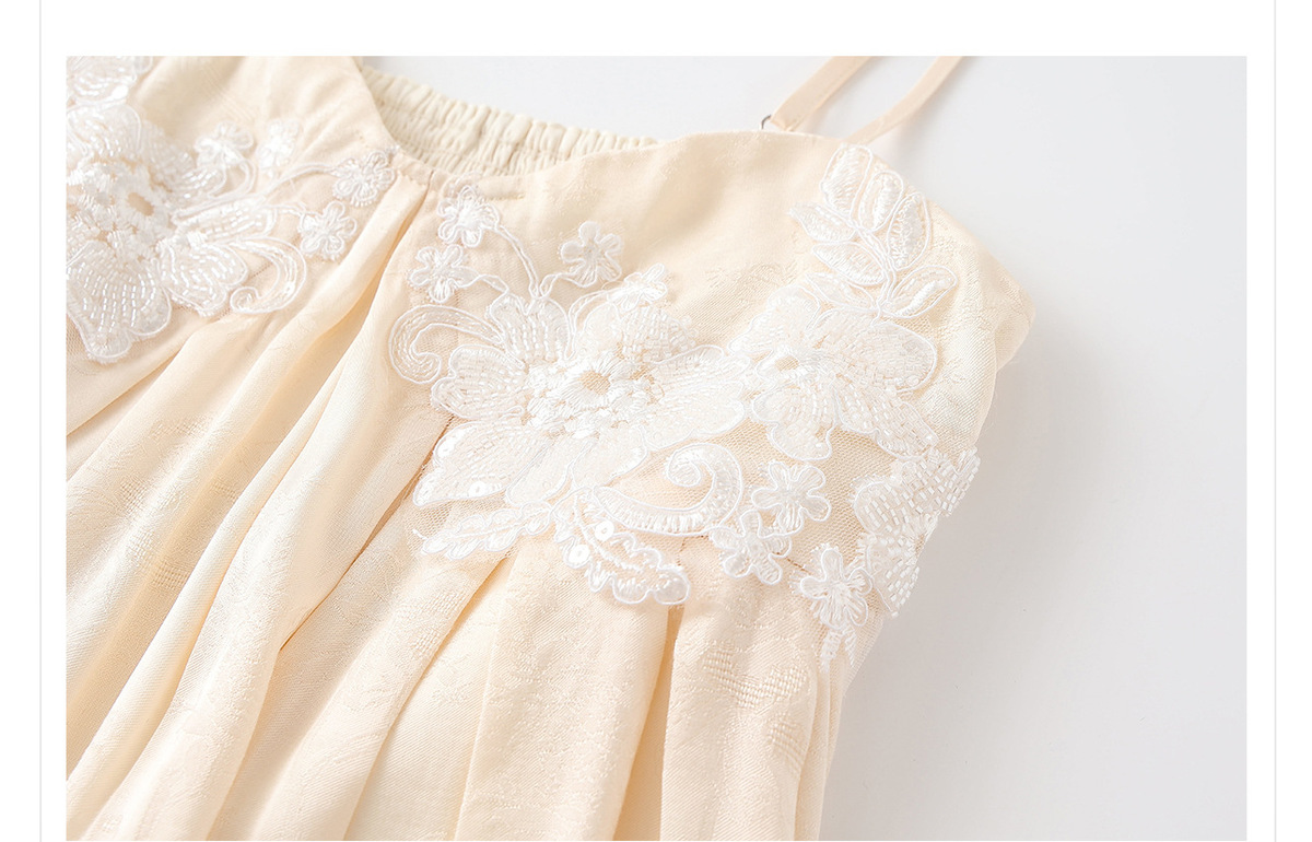 Set ba món nữ gồm áo hai dây thêu, áo khoác cardigan và quần dài — dây đeo, quần, áo khoác