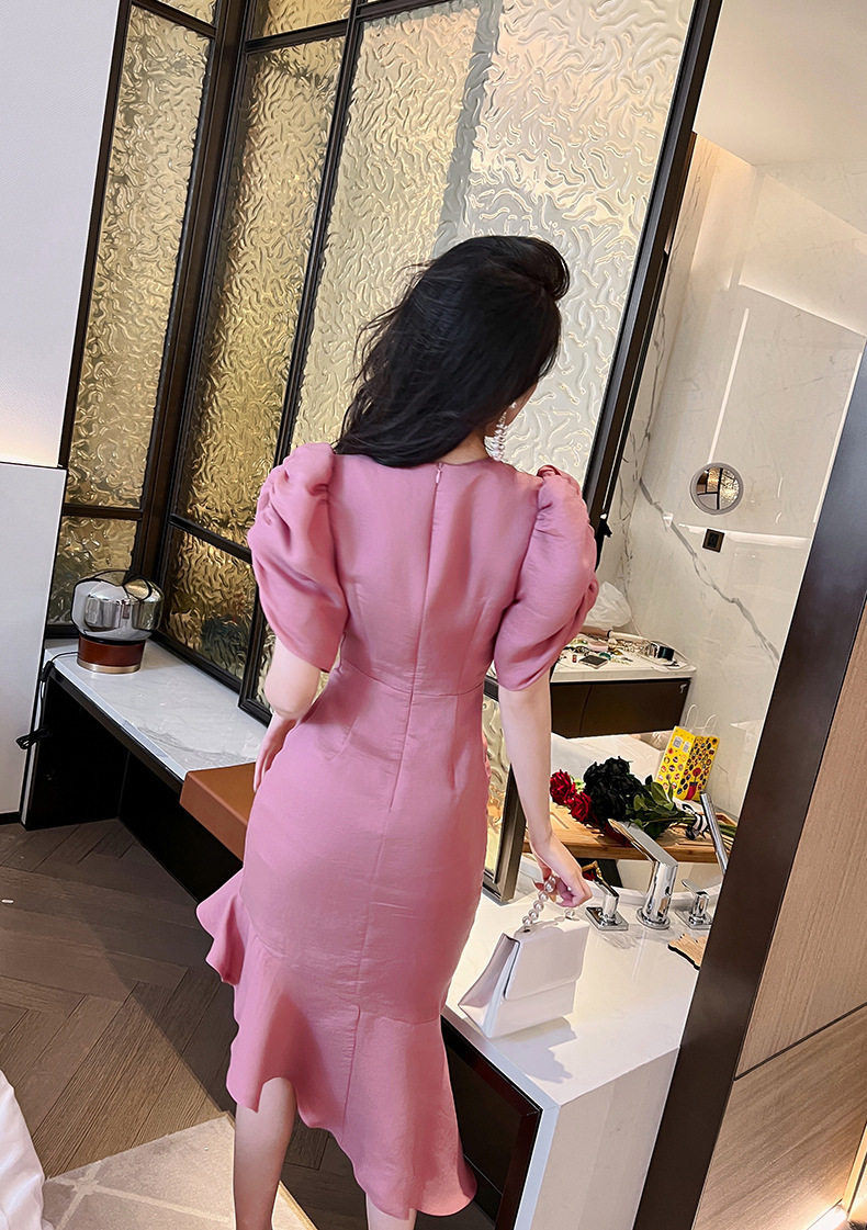 Đầm suông nữ midi cổ tròn tay bồng đuôi cá — [Hồng] chi tiết 16