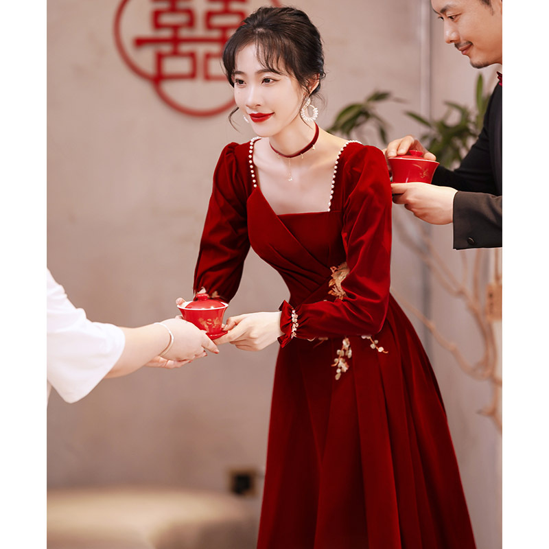 (Mới) Mã E6355 Giá 1350K: Váy Đầm Liền Thân Dự Tiệc Nữ Tunkcl Hàng Mùa Xuân Thu Đông Dùng Trong Lễ Cưới Thời Trang Nữ Ngày Cưới Chất Liệu G04 Sản Phẩm Mới, (Miễn Phí Vận Chuyển Toàn Quốc).
