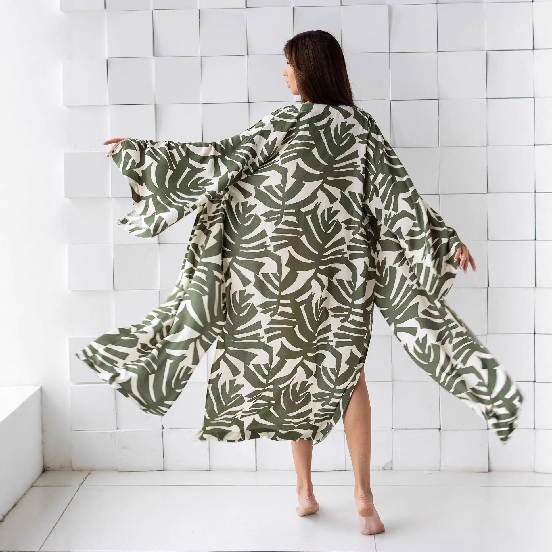 Minimalist Chic Kimono Dress Elegant Design Comfortable Fit Versatile Style Perfect for Casual or Formal Occasions