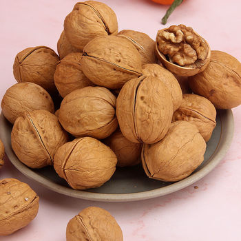 Xisheng hand-peeled milk-flavored roasted walnuts 210g bags of fresh thin-skinned nuts and dried fruits Xinjiang specialty fried snacks
