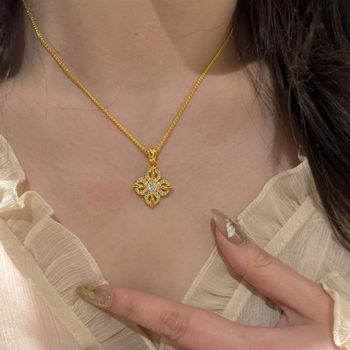 Vajra Pestle Necklace Gold Plated New Chinese Style National Style Four-leaf Flower Retro Exquisite Fashion High-grade Sense Full Diamond Flash Pendant