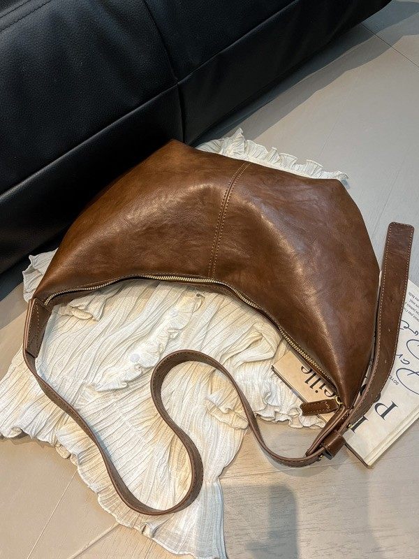 Casual Large Capacity Dumpling Bag Women's Bag 2024 New Autumn and Winter Commuting Shoulder Bag Popular Leopard Print Crossbody Bag