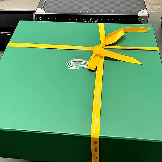 Focus on Quality, One-To-One Replica of European and American Luxury Brand Counters, Ard Dog Tooth Lid Gift Box with Printed Logo