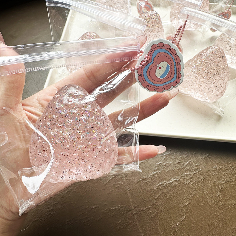 半透明の大きなイチゴ【新】