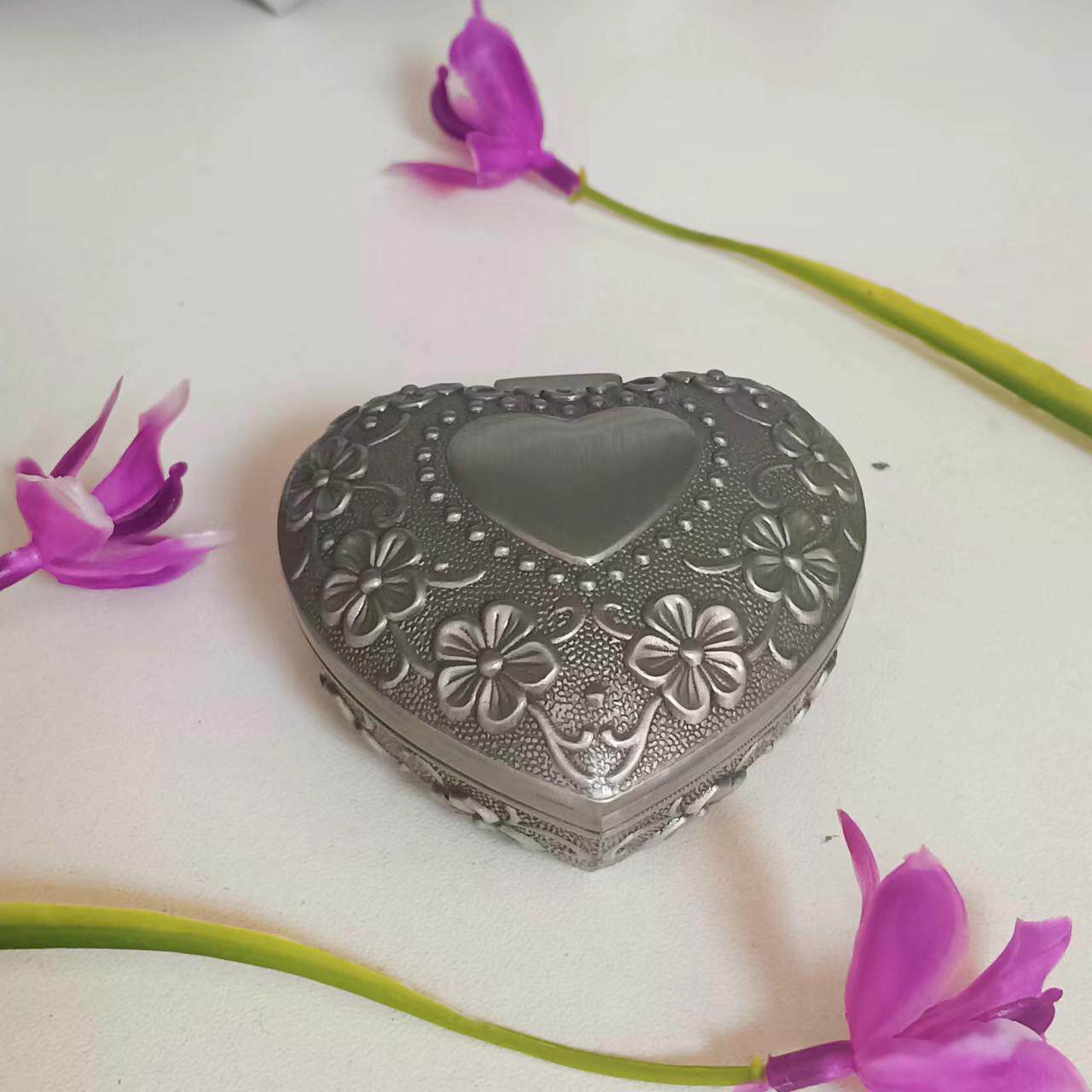 Factory Direct Supply Metal Jewelry Box Creative Retro Classic Treasure Box Small Ring Earrings Bracelet Jewelry Box