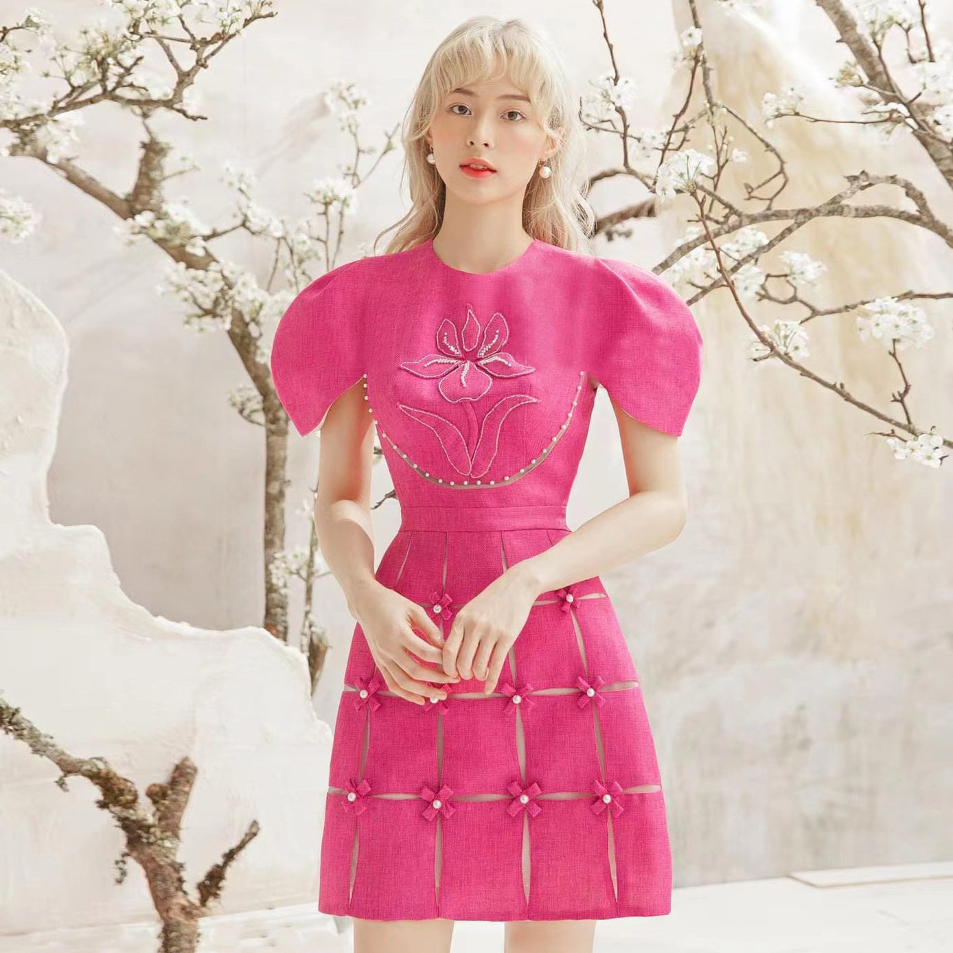 Đầm suông nữ midi tay raglan cổ tròn, váy mini chữ A thêu hoa 3D — Hồng đỏ