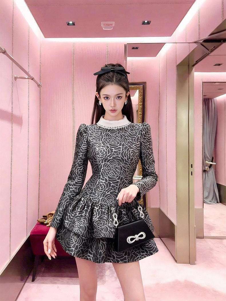 Đầm liền nữ cổ tròn đính đá chiết eo dáng xòe phong cách tiểu thư cổ điển — màu đen