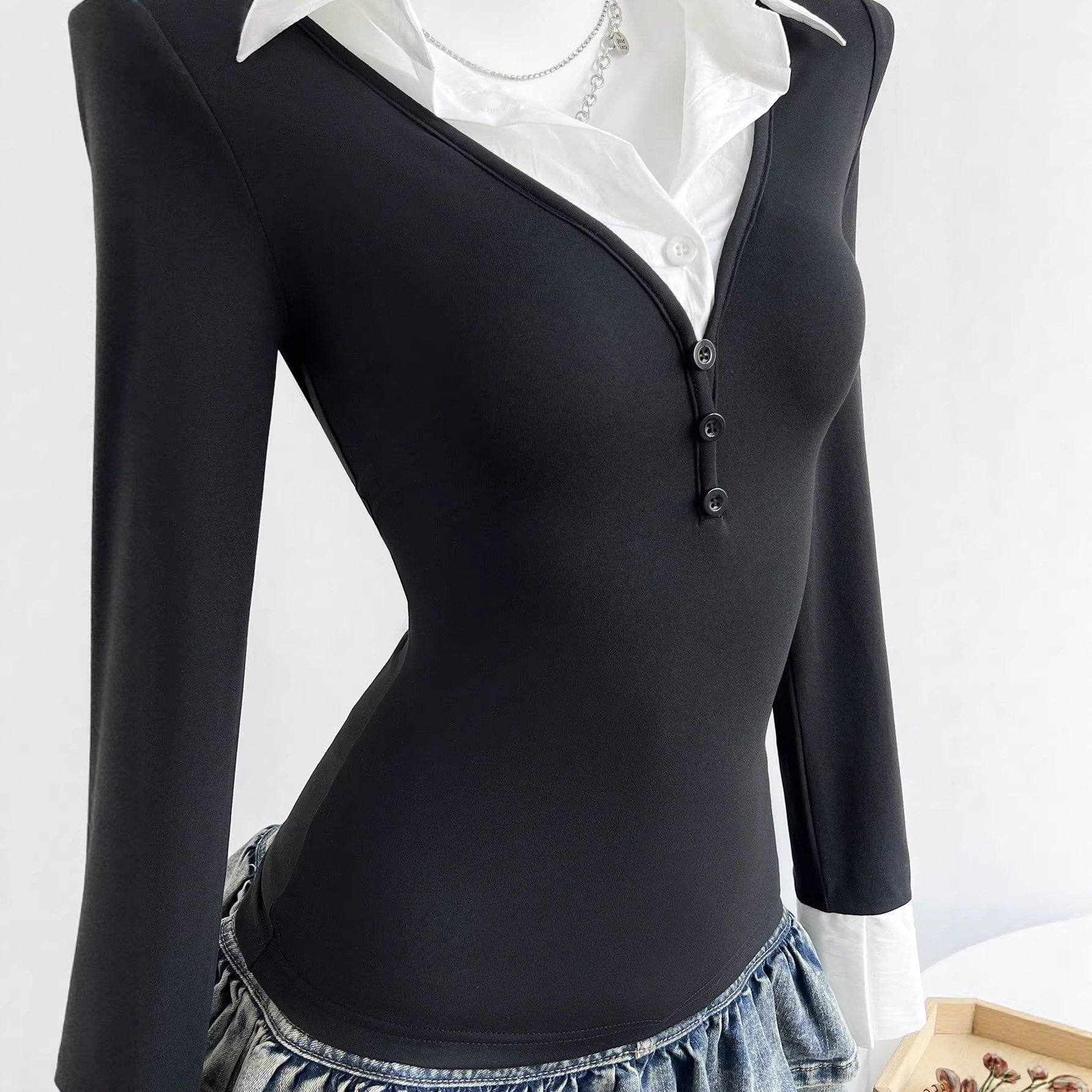 Summer Womens Fashion V Neck Long Sleeve Top Slim Fit Versatile Style Lightweight Fabric Ready to Ship Wholesale