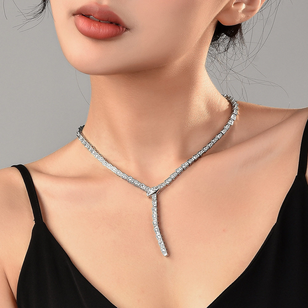 Factory Direct Snake Necklace Exaggerated Light Luxury Clavicle Chain Fashion All-match High-end Snake Collar Accessories Elegant Women