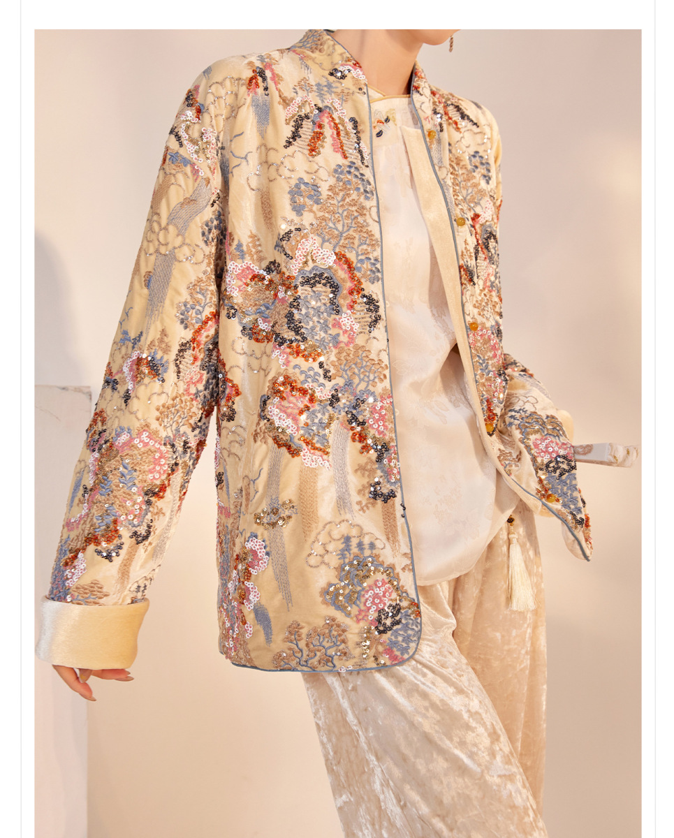 Áo khoác nữ dáng suông thêu hoa đính sequin cổ đứng dài tay — Đặt hàng màu trà sữa (giao hàng trong ngày), Đơn hàng trà sữa (giao hàng trong 7 ngày), Màu trà sữa bằng cotton (giao hàng trong ngày), Trà sữa màu plus cotton (giao hàng trong 7 ngày)