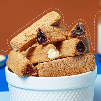 [Drop Shipping] Lava Triangular Crispy Chocolate/Milk Flavored Sandwich Biscuits Crispy Puffed Snacks