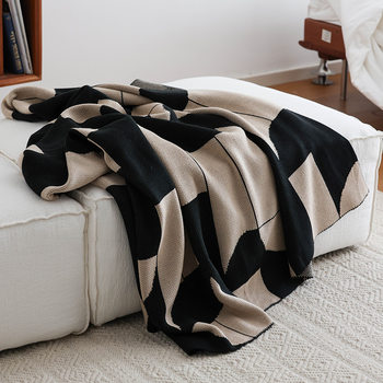 Autumn and Winter New Nordic Geometric INS Style Knitted Half-side Fleece Blanket Sofa Decorative Cover Blanket Nap Fleece Blanket Black Coffee