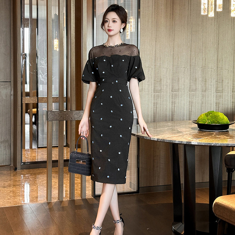 Đầm dài mùa hè cổ tròn thêu hoa ôm body tay bồng — [Xám xanh], [Đen]