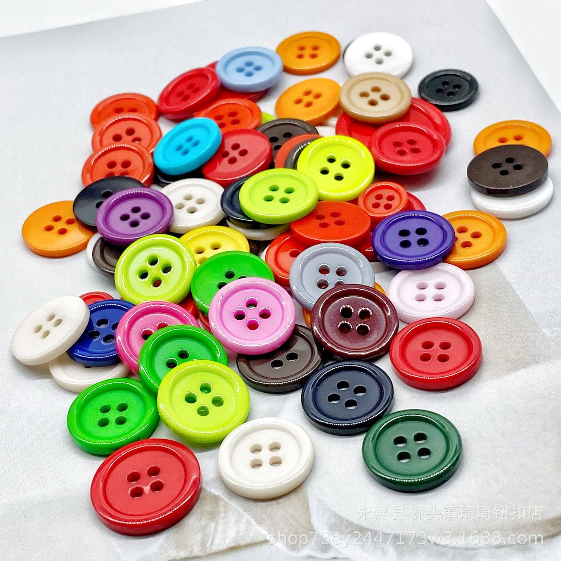 Four Eyes Color Thin Edge Resin Button Children's Wear Shirt Round Hand Sewn Button Thin Edge Four Eyes Children's Button Decorative Buckle