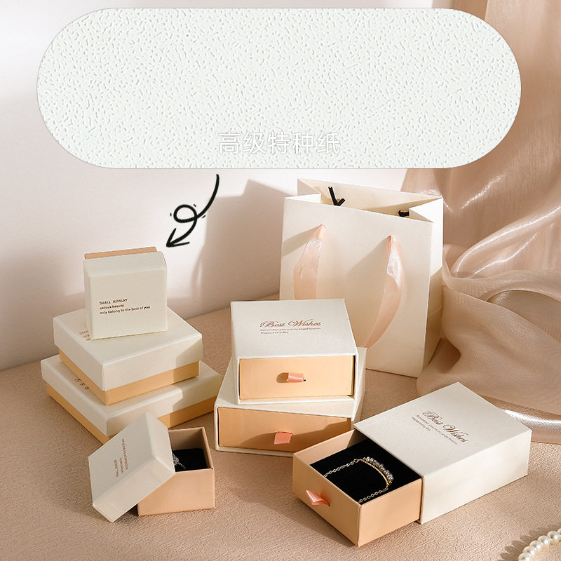 Factory wholesale spot jewelry box white powder cover packaging box necklace ring earrings set jewelry box