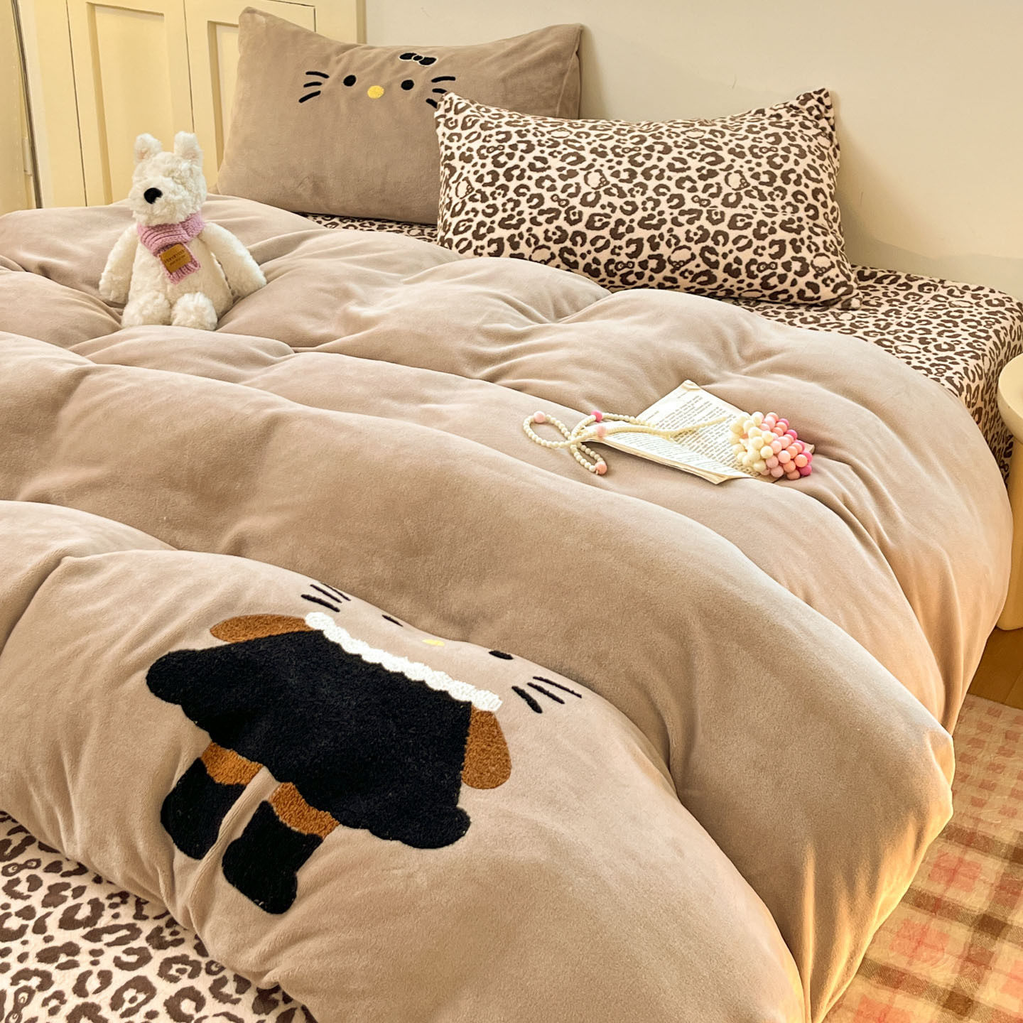 Xiaohongshu Blogger Recommends High-Weight Milk Velvet Cute Cartoon Towel Embroidered Four-Piece Dormitory Three-Piece Set