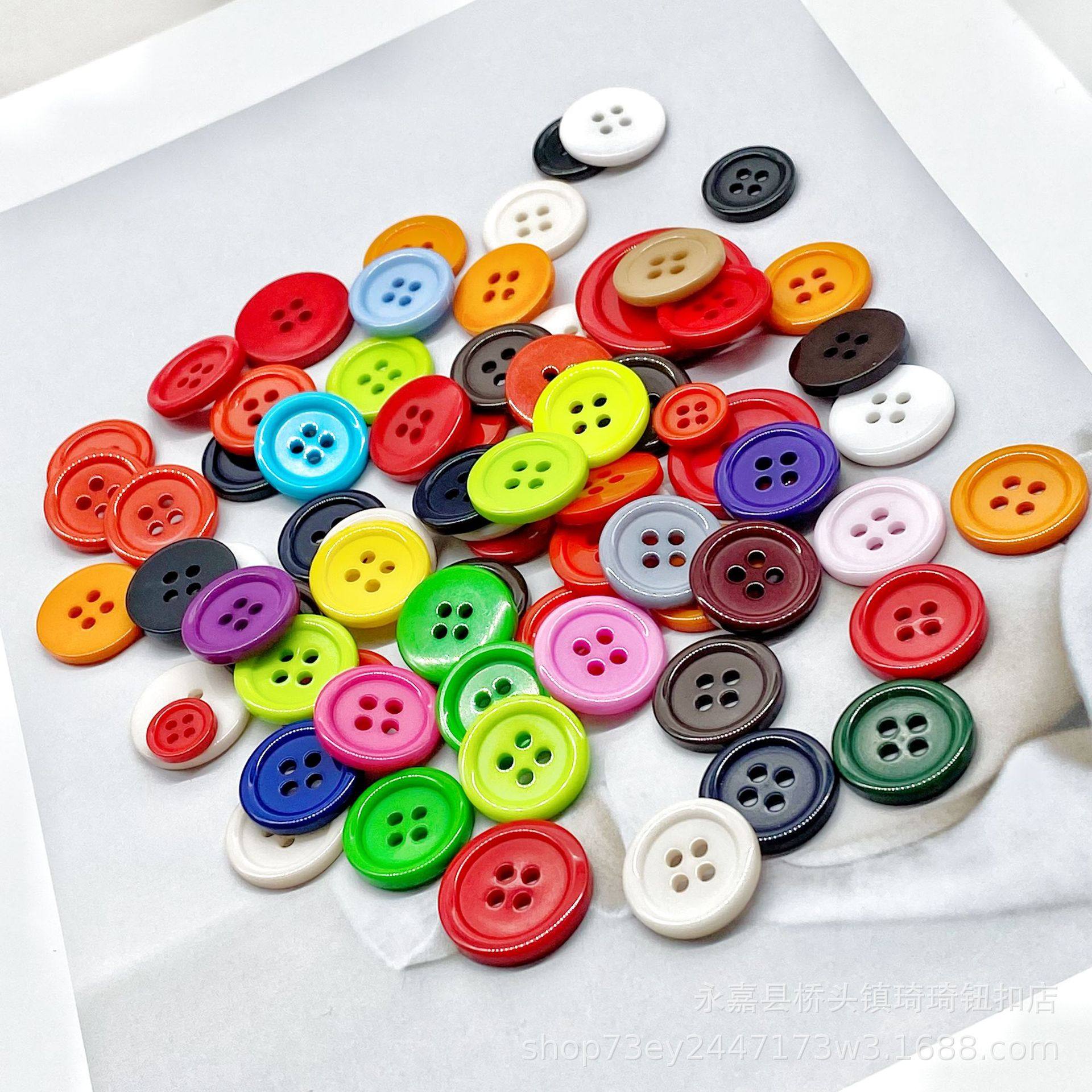 Four Eyes Color Thin Edge Resin Button Children's Wear Shirt Round Hand Sewn Button Thin Edge Four Eyes Children's Button Decorative Buckle