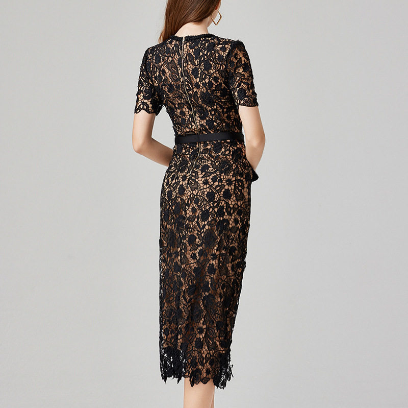 Elegant Lace Maxi Dress for Women Chic Square Neck Short Sleeves Metal Buckle Slim Fit Perfect for Formal Occasions