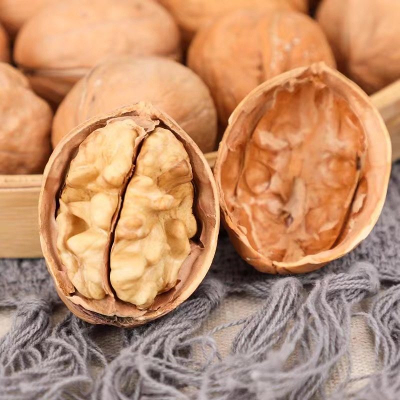 Paper-Skinned Walnuts from Xinjiang 500g, New Walnuts That Open Easily with Hand Pressure, Thin-Skinned Walnuts for Snacks