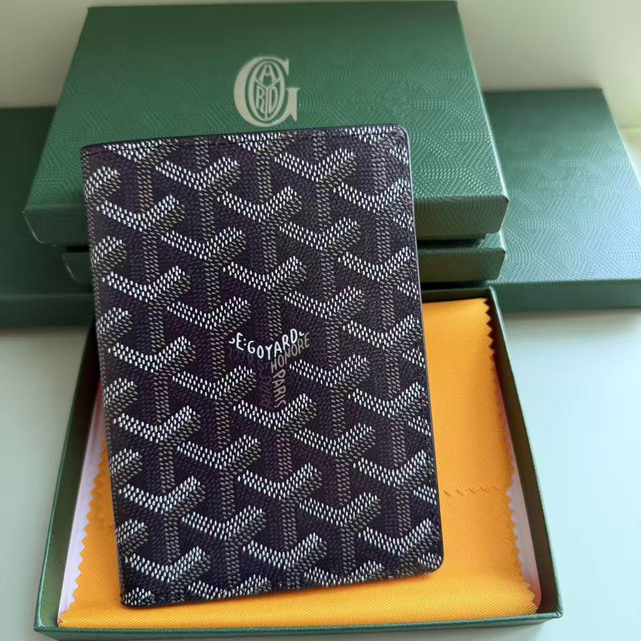 Foreign Trade Goya Passport Holder Dog-Tooth Passport Clip Multi-Card Slot Universal Folding Card Holder Foreign Trade Passport Protective Cover