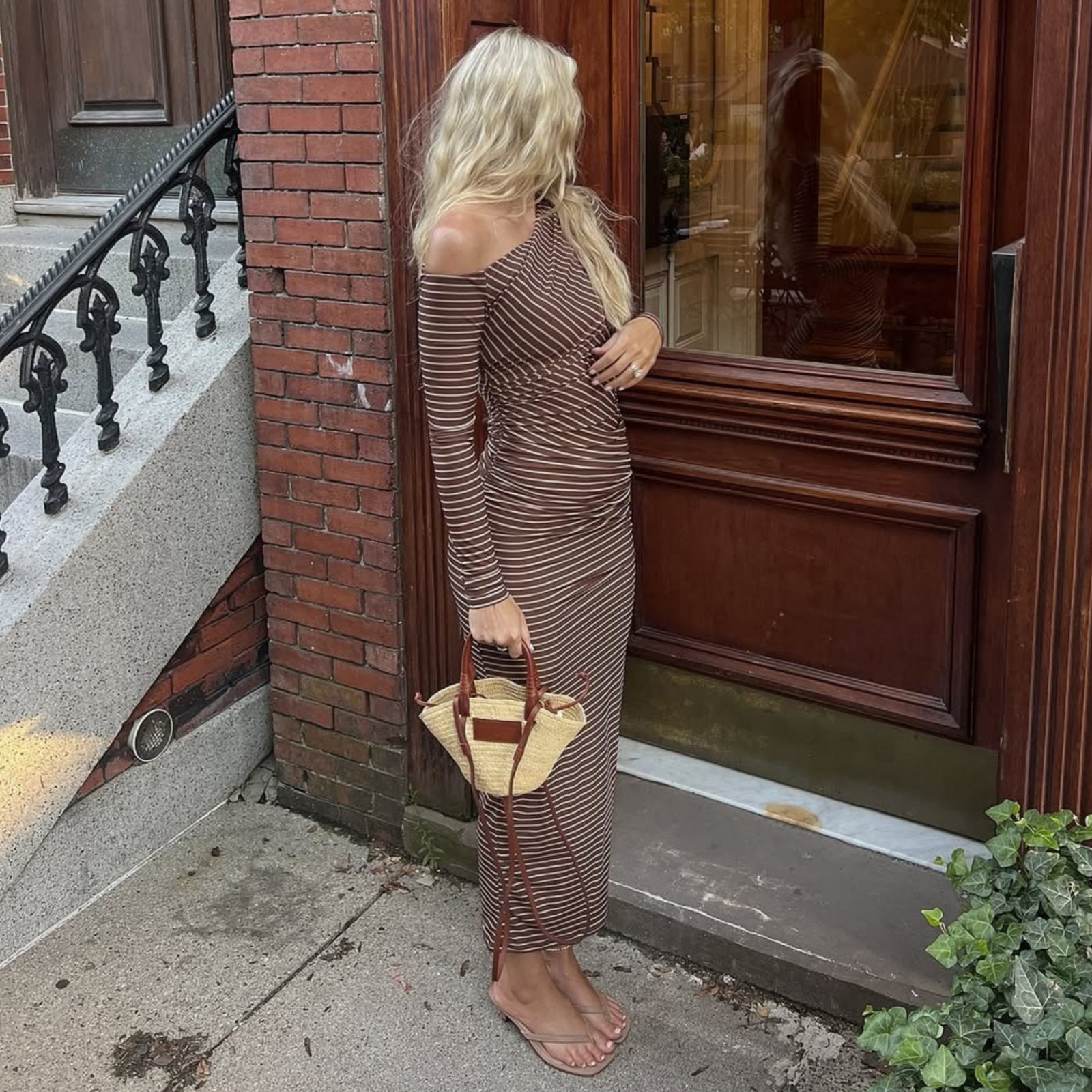 Elegant Striped Off Shoulder Bodycon Dress Fashionable Slim Fit Asymmetrical Neckline Autumn Collection Wholesale