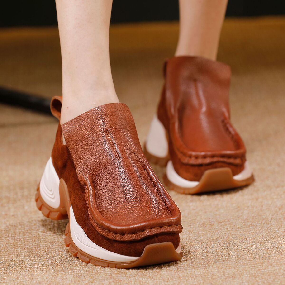 Giày sneaker nữ da bò thật đầu tròn gót vừa phong cách thanh lịch — đen, màu nâu