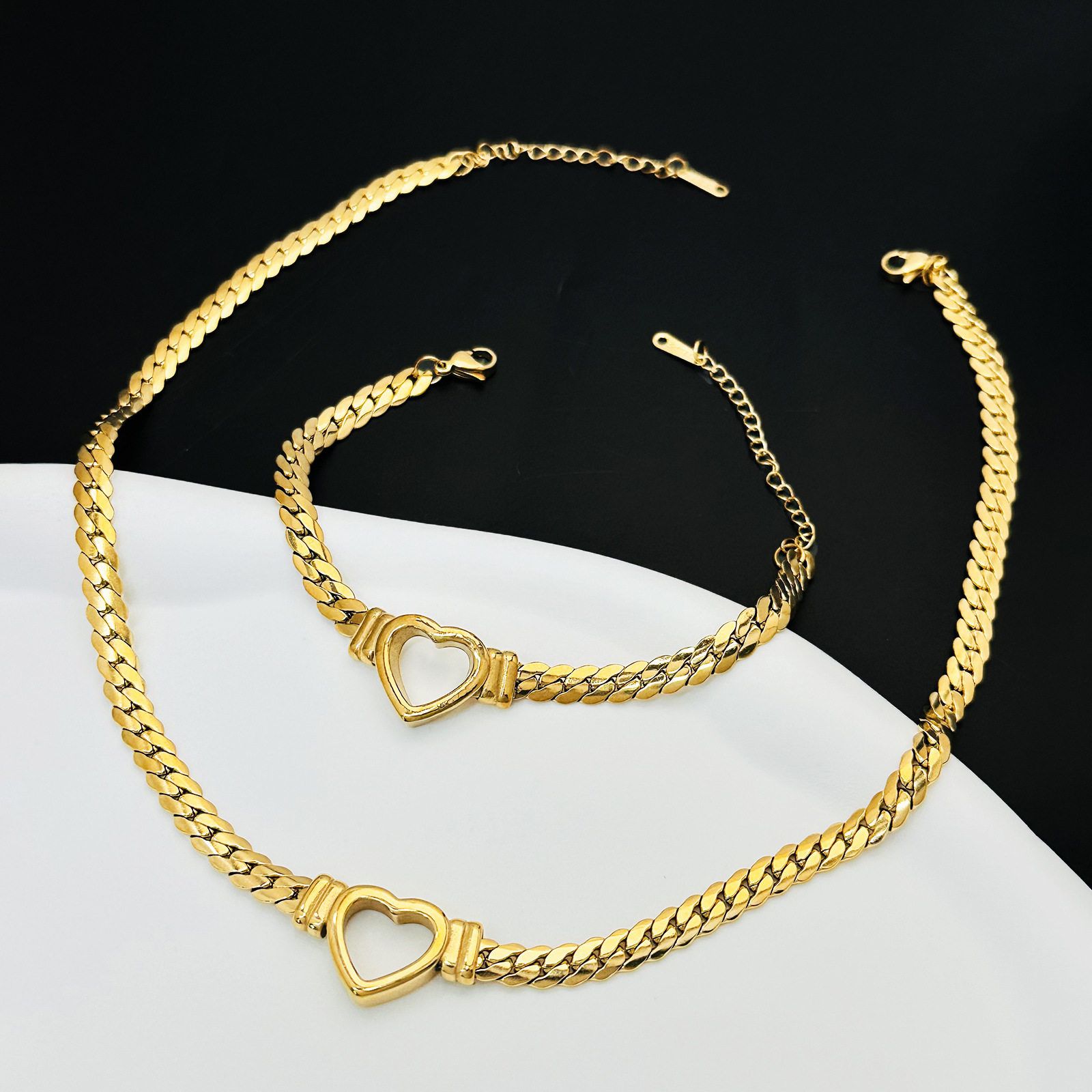 Light Luxury Personalized Heart Necklace Women's Trendy Fashion Titanium Steel Non-Fading Clavicle Chain New 18K Gold-Plated Cuban Ornaments