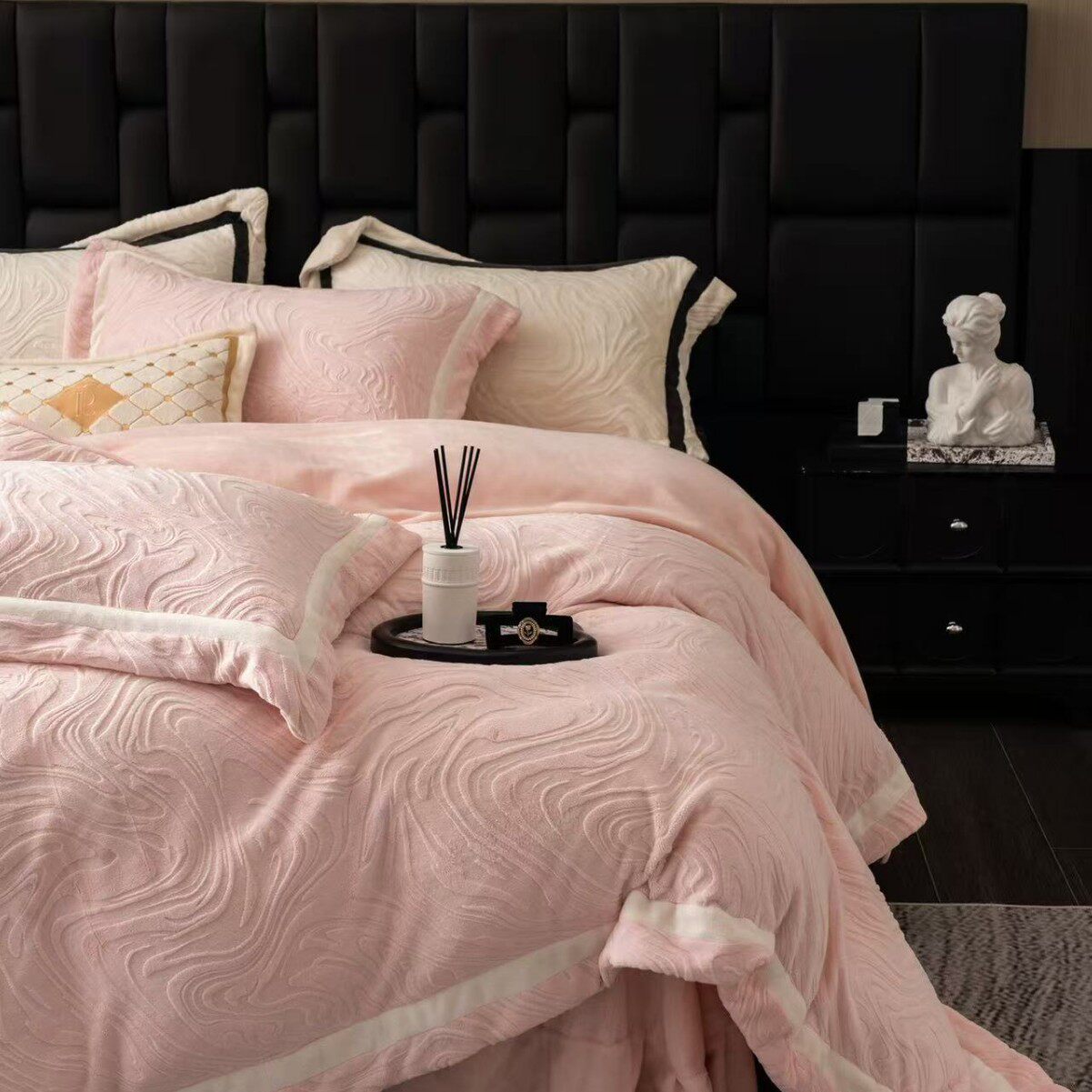 High-Weight Anti-Static Winter Warm A-Class Milk Velvet Four-Piece Set with Carved Embroidery and Coral Thickened Bedding