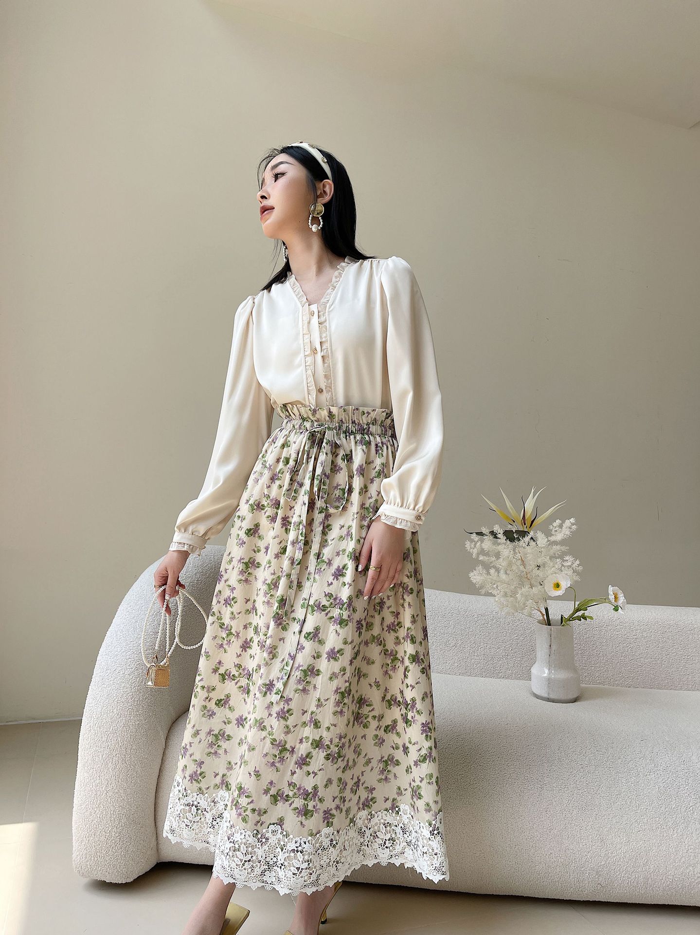 (Mới) Mã T2775 Giá 1440K: Áo Sơ Mi Nữ Sutdc Dài Tay Tay Phồng Hàng Mùa Hè Họa Tiết Hoa Cổ Chữ V Thời Trang Nữ Chất Liệu G04 Sản Phẩm Mới, (Miễn Phí Vận Chuyển Toàn Quốc).