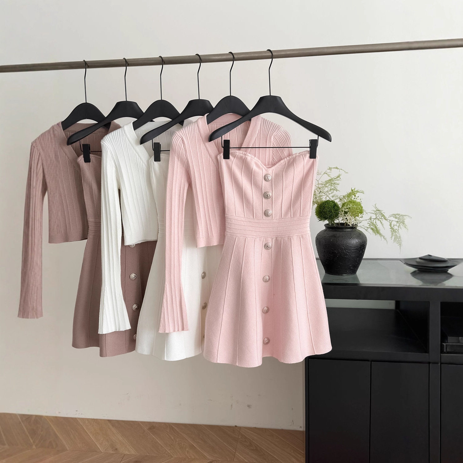 Temple Mai Spicy Celebrity Xiaoxiang Silver Buckle Cardigan + Silver Buckle Tube Top Skirt Elegant Two-Piece Fashion Set for Women