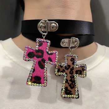 Original homemade handmade personalized niche hot girl jewelry genuine leather leopard-print Diamond-embedded cross necklace collar