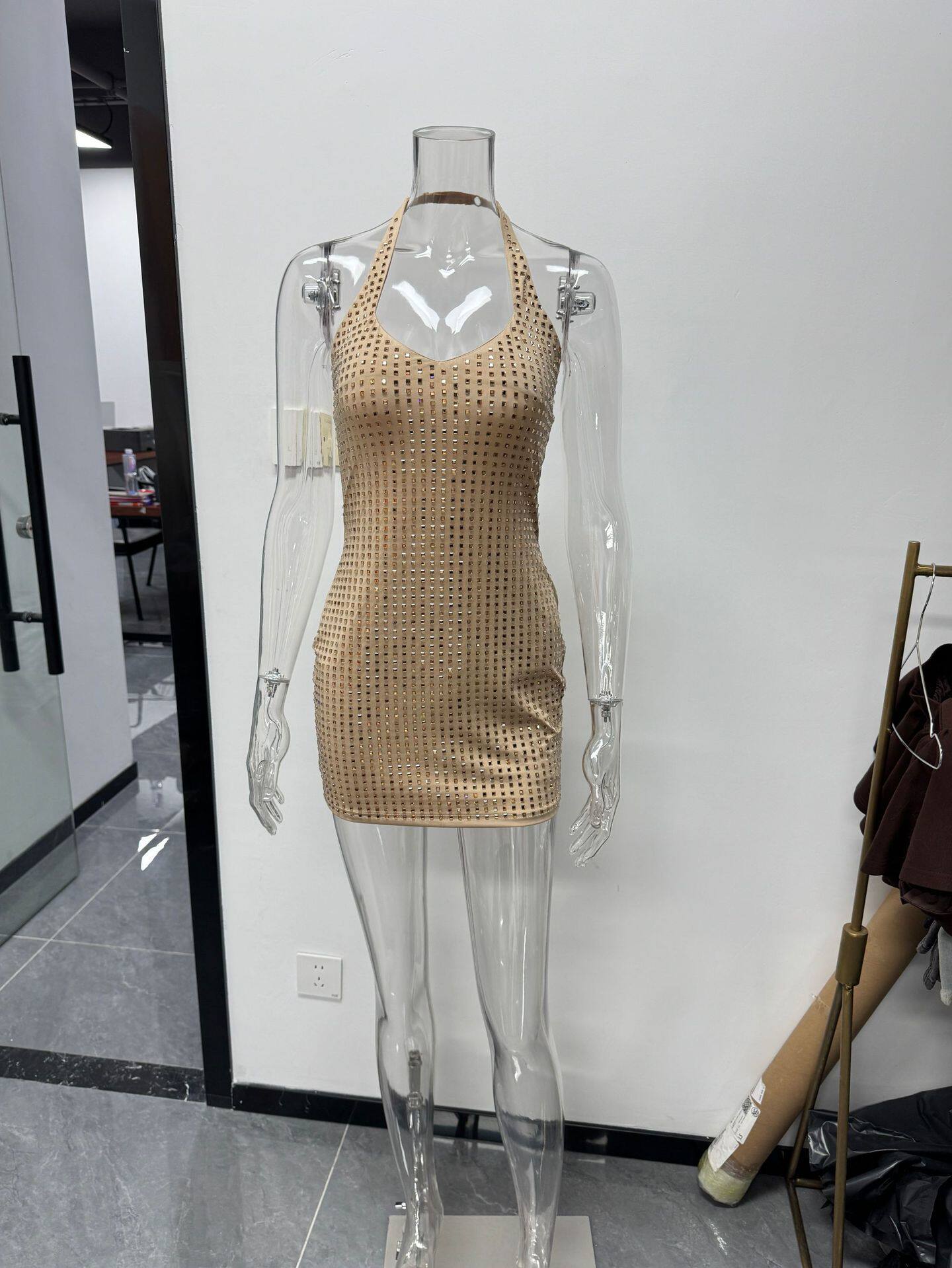 2025跨境新款欧美性感时尚女装派对性感挂脖烫钻修身包臀连衣裙