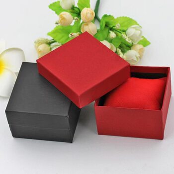 Wholesale watch packaging box cardboard small pillow watch box lined gift box micro business watch box in stock