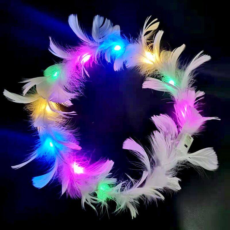 ♪ Shining, feathers, angels ♪
