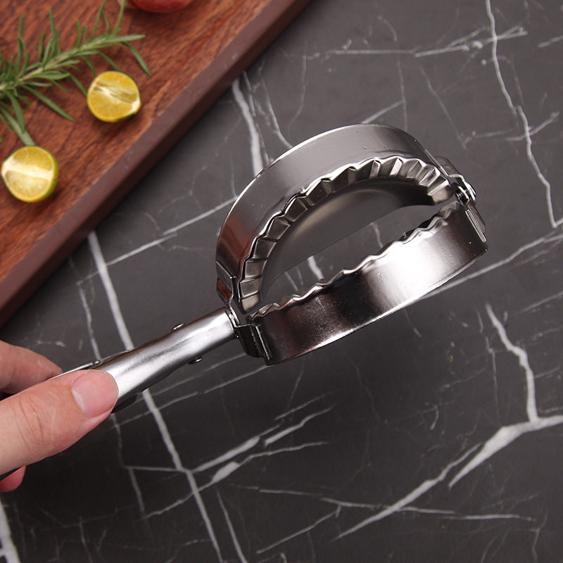 Factory wholesale stainless steel dumpling household press dumpling mould kitchen automatic dumpling wrapper gadgets