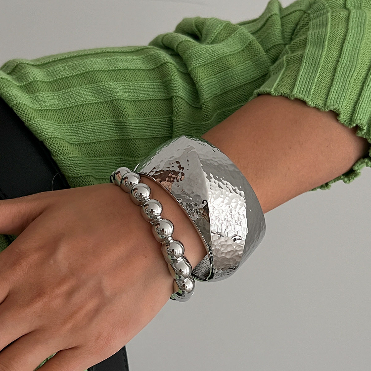 Europe and the United States cross-border jewelry wholesale exaggerated alloy bracelet foreign trade explosions hammer pattern wide face jewelry bracelet Bracelet