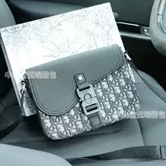 New Men's Genuine Leather Crossbody Bag, Fashionable Letter Lock Business Shoulder Bag, Breathable and Expandable